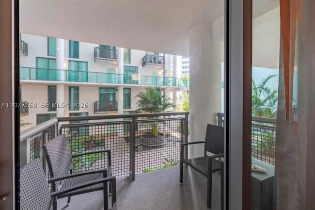 Building Photo - 6000 Collins Ave