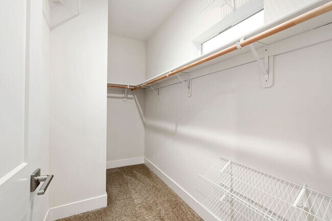 Building Photo - Contemporary Dual Level MidTown Bungalow with Balcony & Garage!