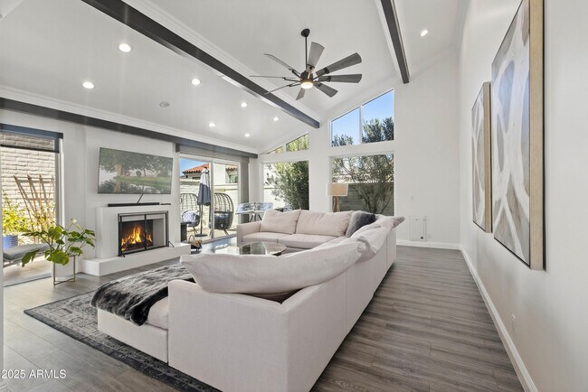 Building Photo - 7322 E Sierra Vista Dr
