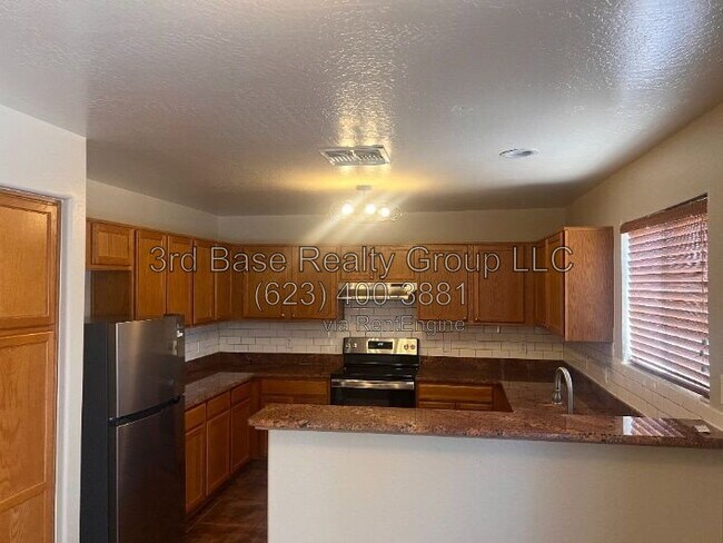 Building Photo - 22593 W Solano Dr