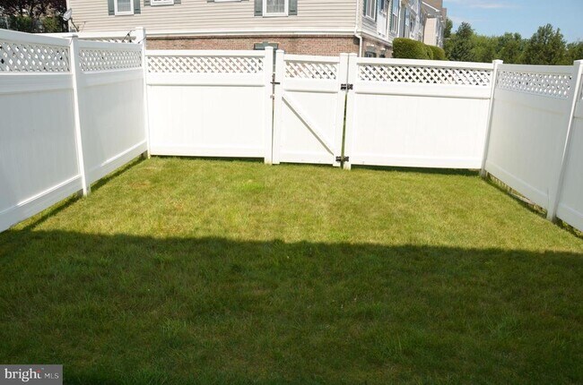 Building Photo - 17 Dogwood Ln