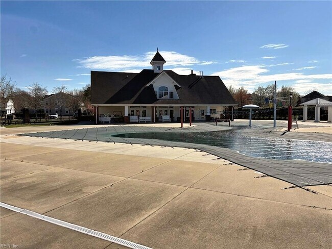 Building Photo - 266 Foxglove Dr