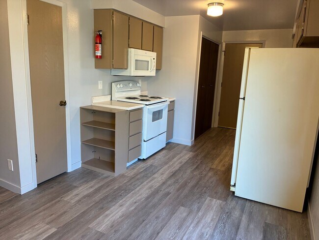 Building Photo - Newly Remodeled Single Family Home!!