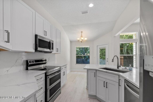 Building Photo - 1722 Branch Vine Dr W