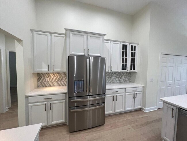 Building Photo - Fully renovated 3 bedroom/ 2.5 bathroom ho...
