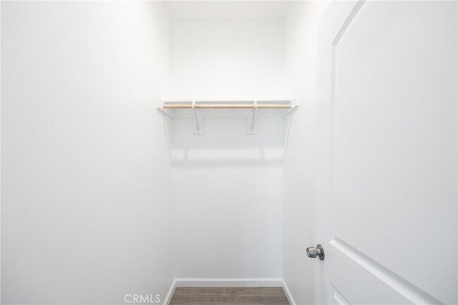 Building Photo - 1375 N Mentor Ave