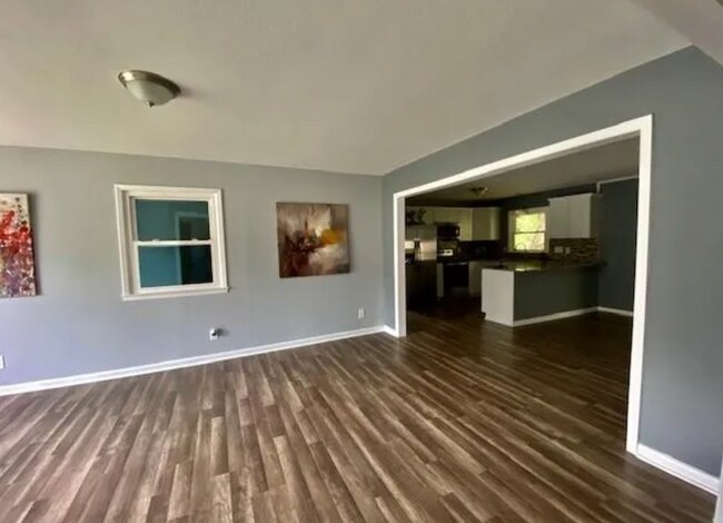 Building Photo - Cozy Ranch Home w/ Enclosed Sunroom, Fully...