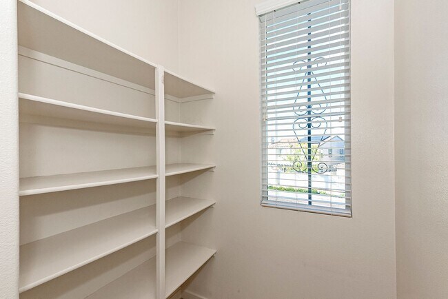 Building Photo - Comfort Meets Coastal Living 4 Bed 2.5 Bath in Oceanside!