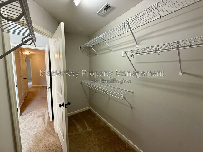 Building Photo - 533 Matheson Place