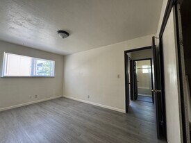 Building Photo - 658 Kodiak Ct