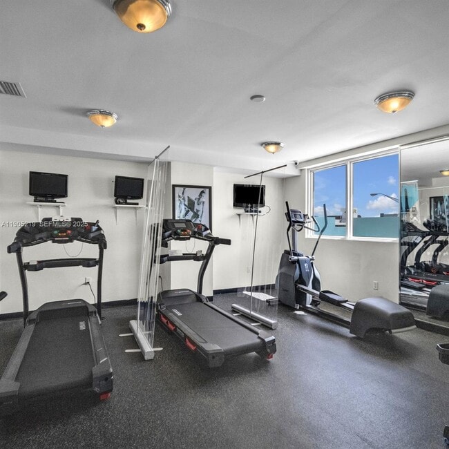 Building Photo - 2400 SW 27th Ave