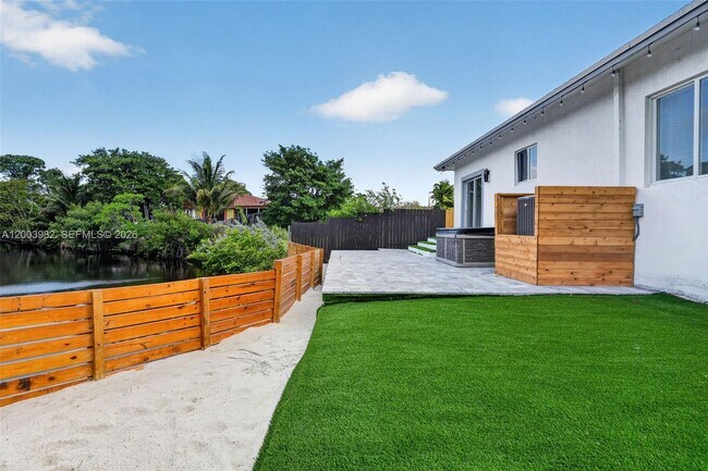 Building Photo - 655 NW 24th Ave