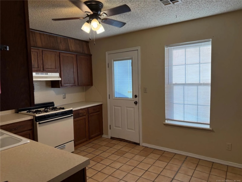 Building Photo - 2403 N Jay St