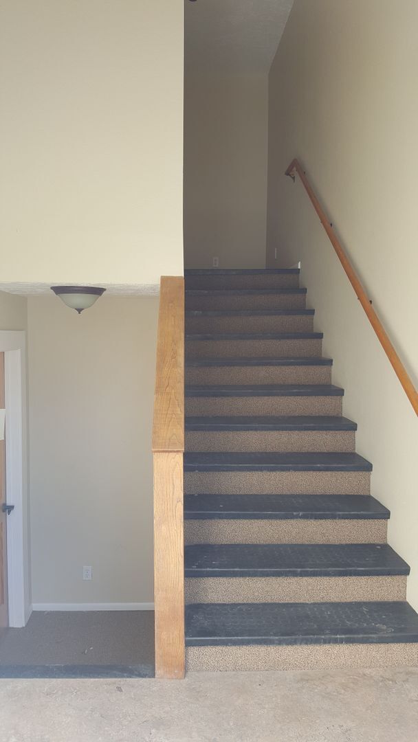 Building Photo - 216 Hemlock St N