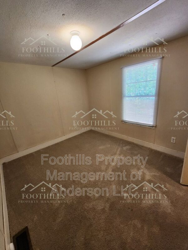 Building Photo - 131 Woodfern Cir