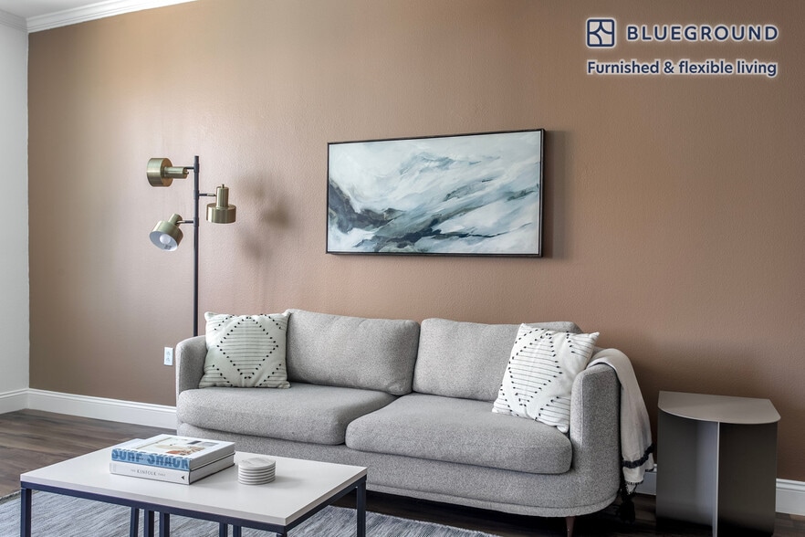 Building Photo - 5710 Crescent Prk E