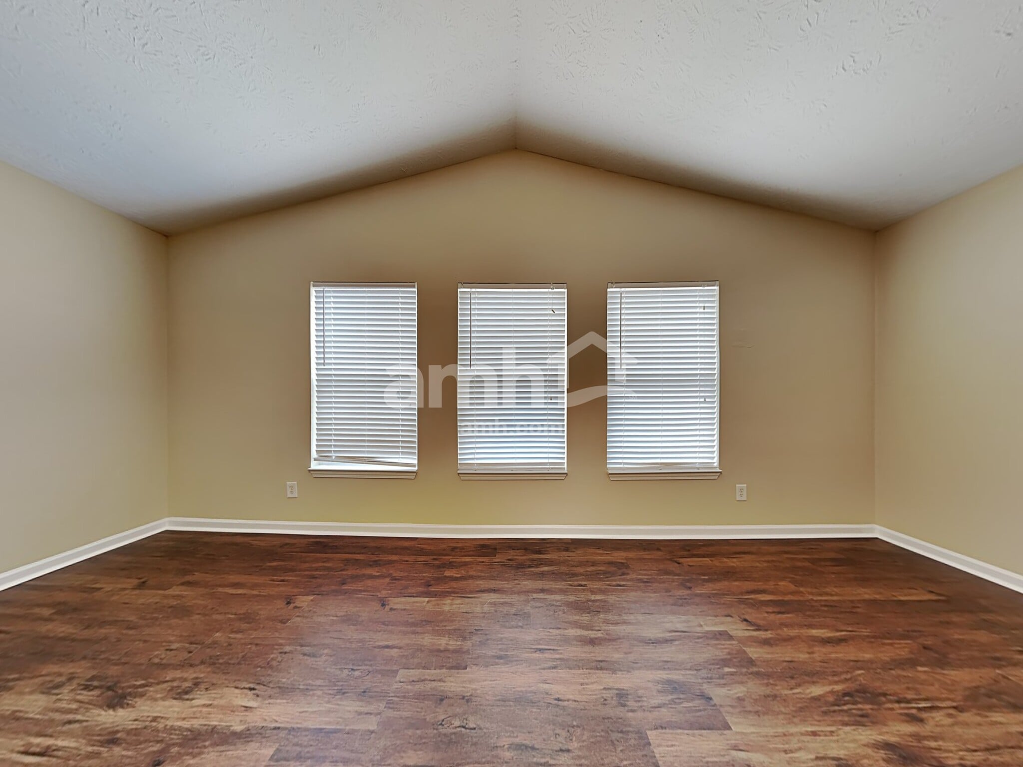 Building Photo - 881 Yellowwood Dr