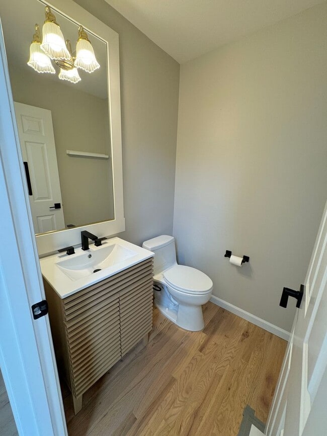 Building Photo - 3 Bd/2.5 Ba Newcastle Home