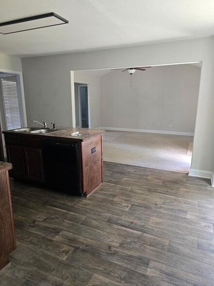 Building Photo - 1700 Riveredge Walk