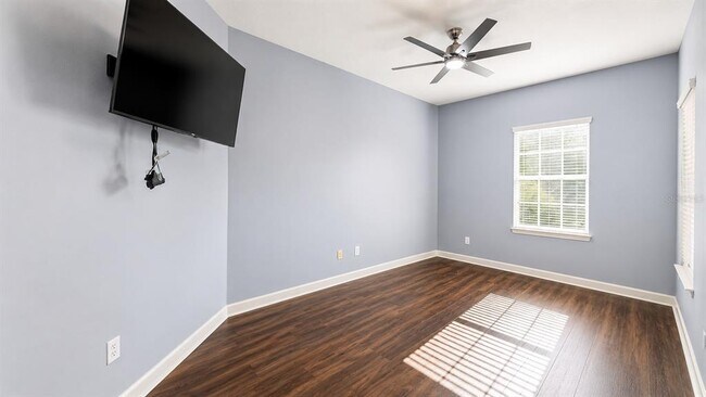 Building Photo - 439 Chelsea Ave