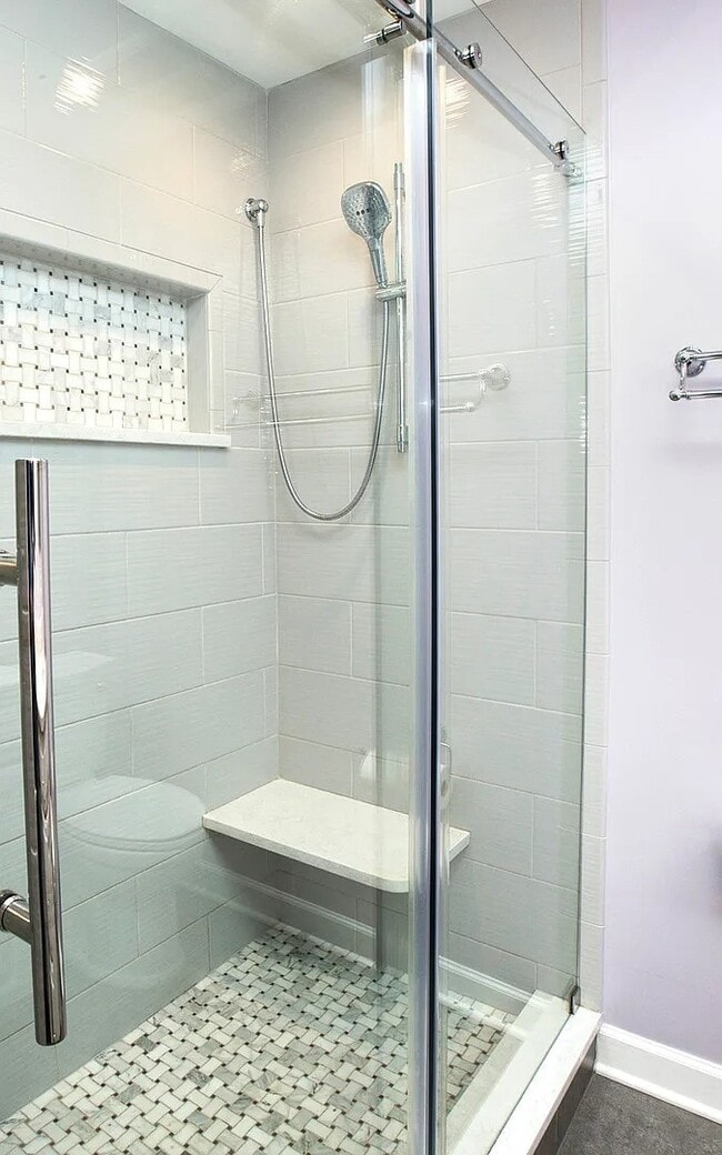 Building Photo - 707 Clover Hill Ct