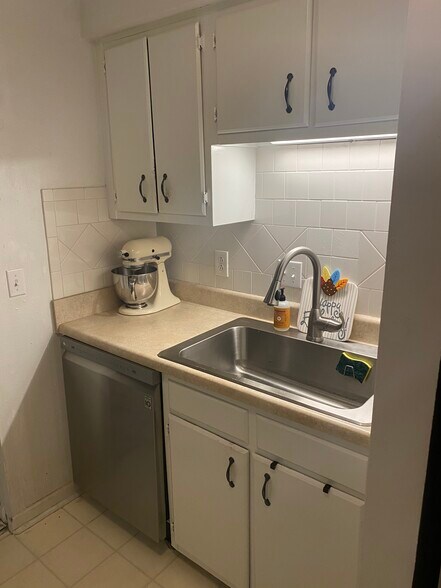 Building Photo - 210 Summit Ridge Dr