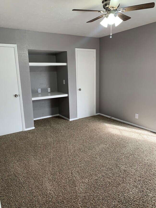 Building Photo - 411-411 Ponder Ave