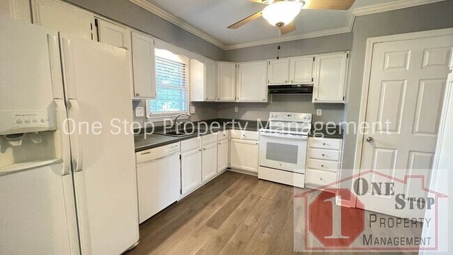 Building Photo - 3 Bedroom, 2 Bathroom in Lee's Summit!