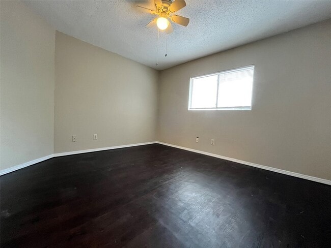 Building Photo - 3047 Olympia Dr