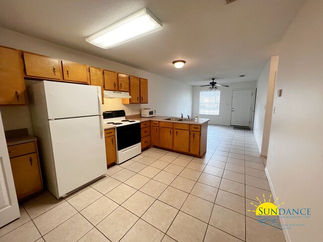 Building Photo - Great 2 Bedroom Unit in Crestview!