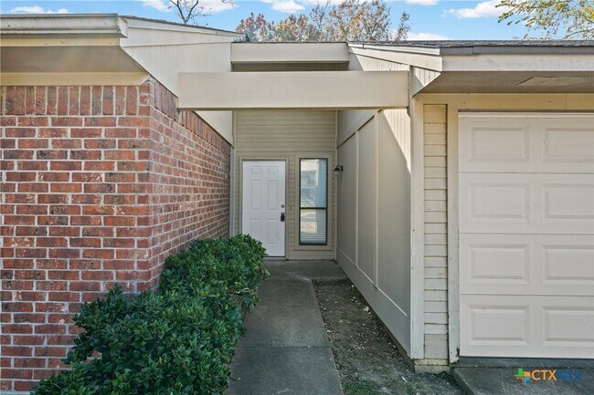 Building Photo - 2313 A Paul Revere St