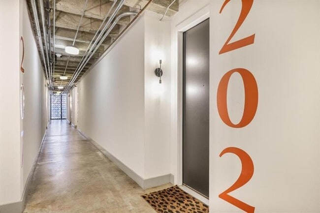 Building Photo - 1065 United Ave SE