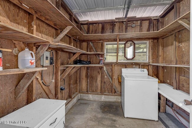 Building Photo - Timeless Charm in Ocean Springs’ Most Walk...