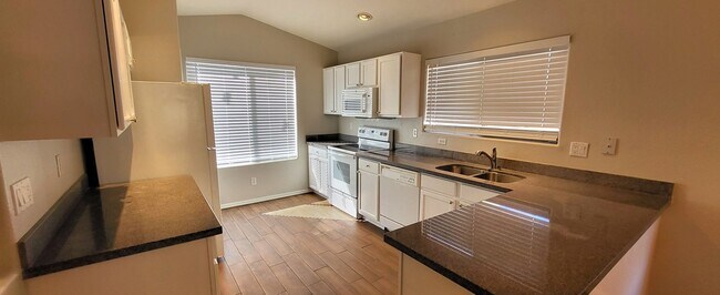 Building Photo - Lovely Corner Lot Home In South Phoenix!!!