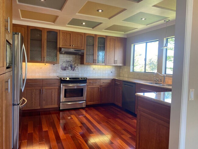 Building Photo - 2750 Sea View Pkwy