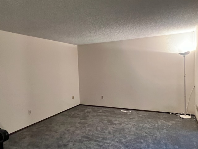 Building Photo - Move in Special - $500 off first months rent!