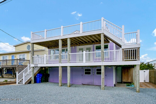 Building Photo - 1207 N Topsail Dr