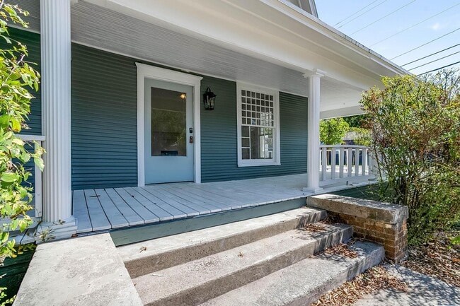 Building Photo - Large Newly Remodeled Home in Historic Fai...