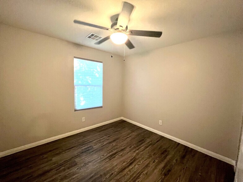 Building Photo - 9937 Baron Coast St