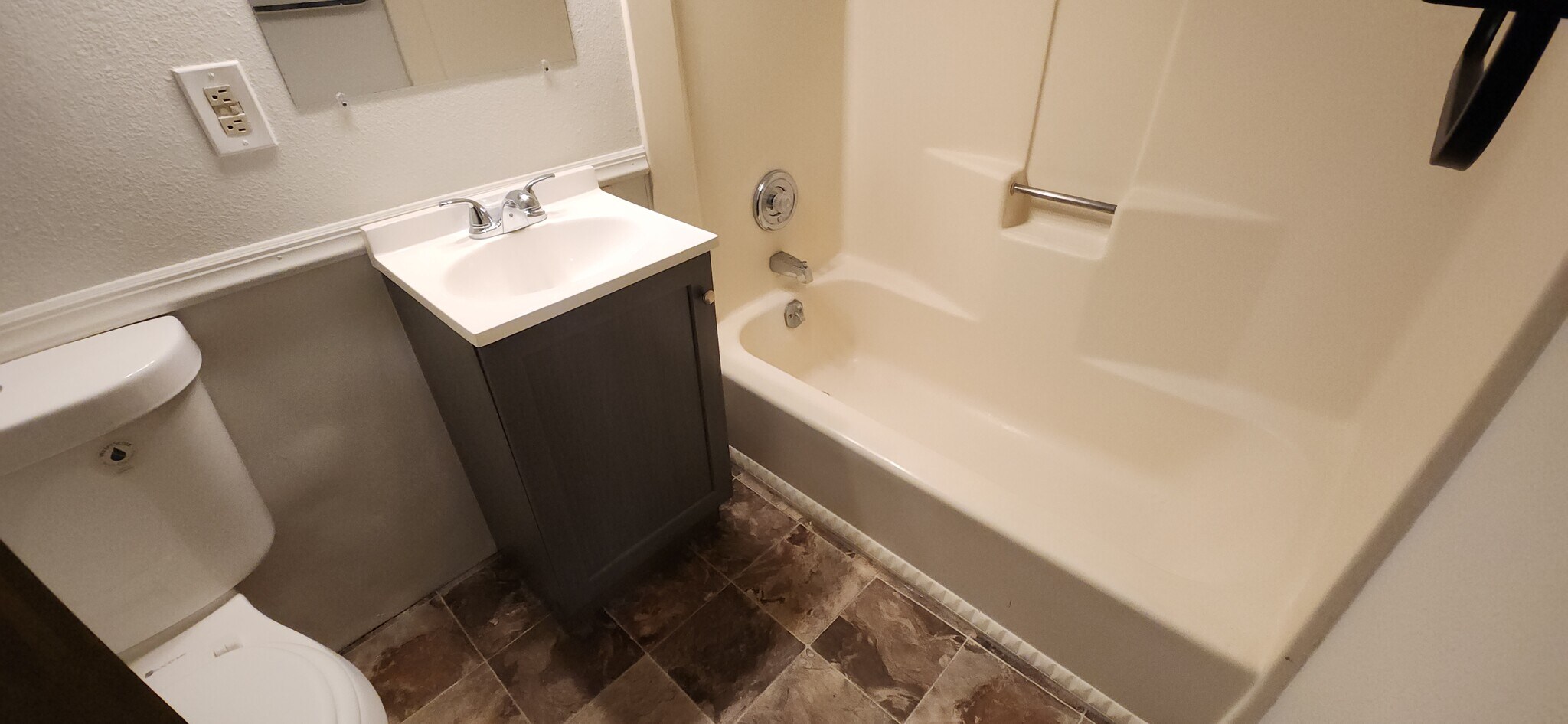 Building Photo - 625 9th St N