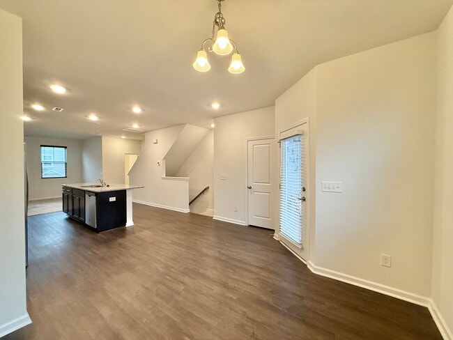 Building Photo - Stunning 3BD, 3.5BA Raleigh Townhome in the Desirable 5401 North Community Within Walking Distanc...