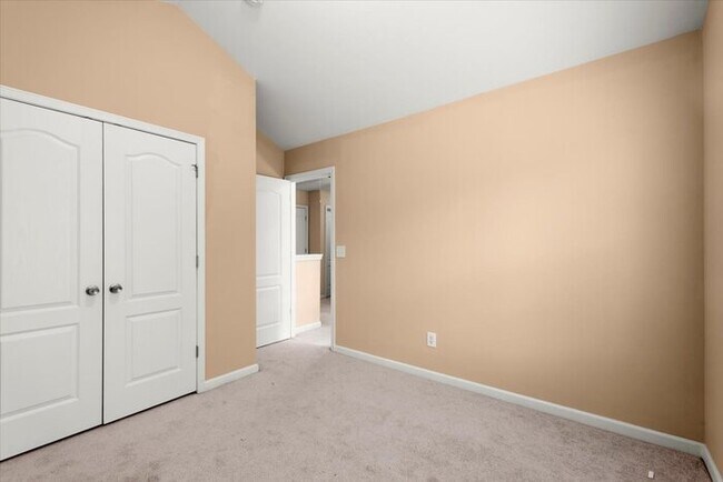 Building Photo - 5 Bedroom in Buford. Great School