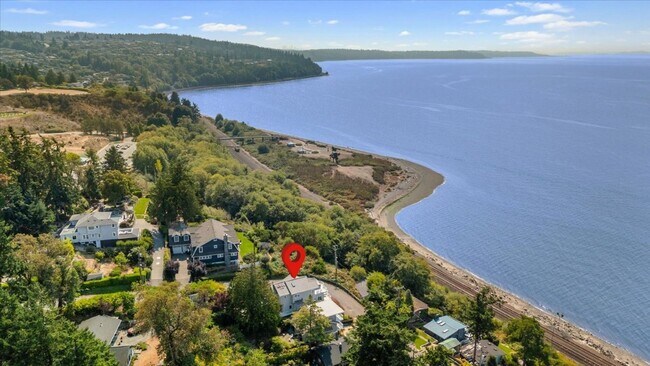 Building Photo - 5Bd/3.5Ba Shoreline House