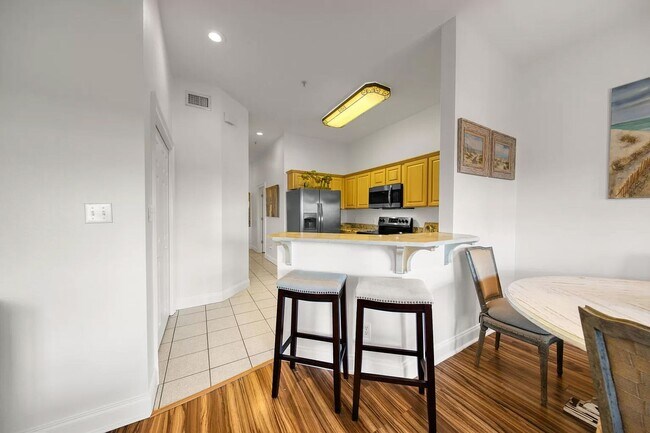 Building Photo - Fully furnished 3-Bedroom in The Plaza of Destin