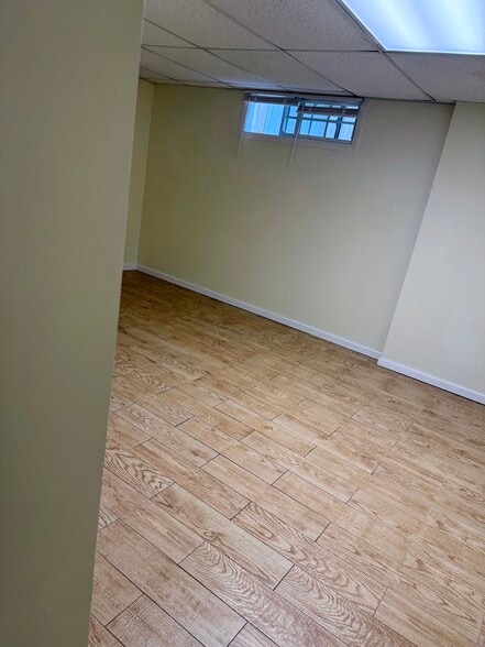 Building Photo - 4 Oak Ln