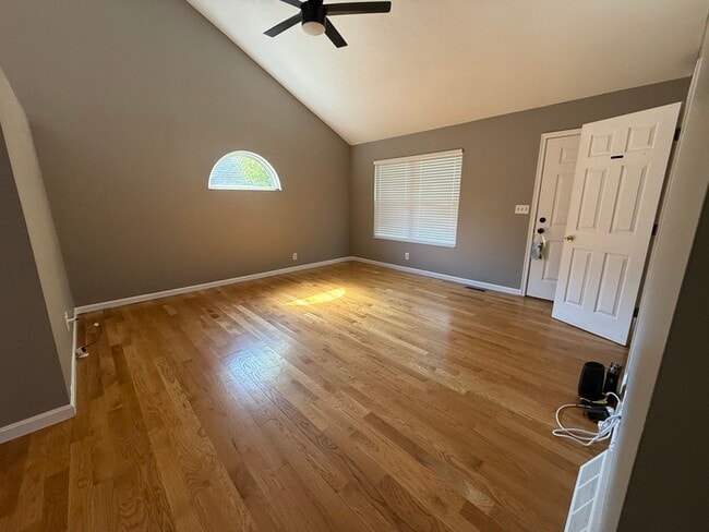 Building Photo - Single Family