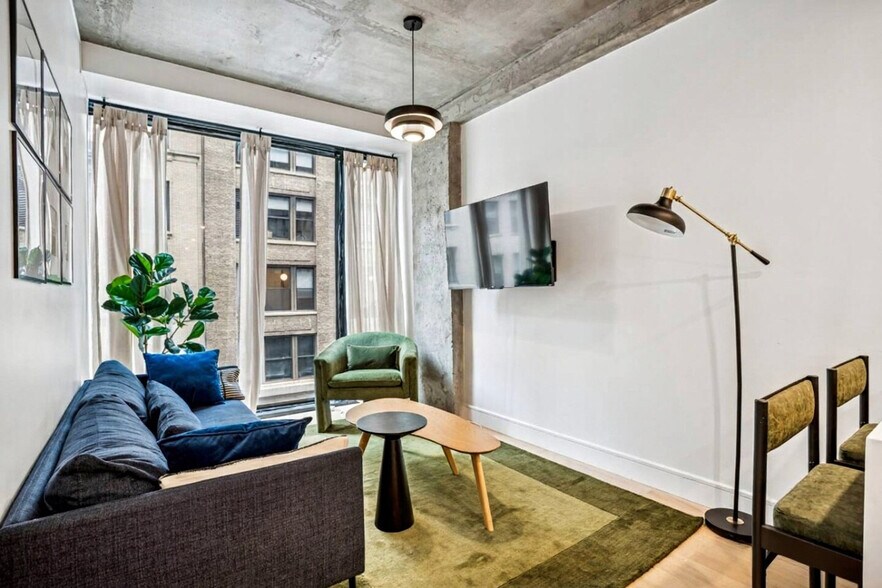 Building Photo - 132 W 26th St