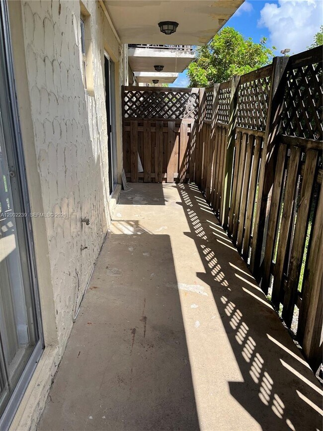 Building Photo - 8650 SW 109th Ave