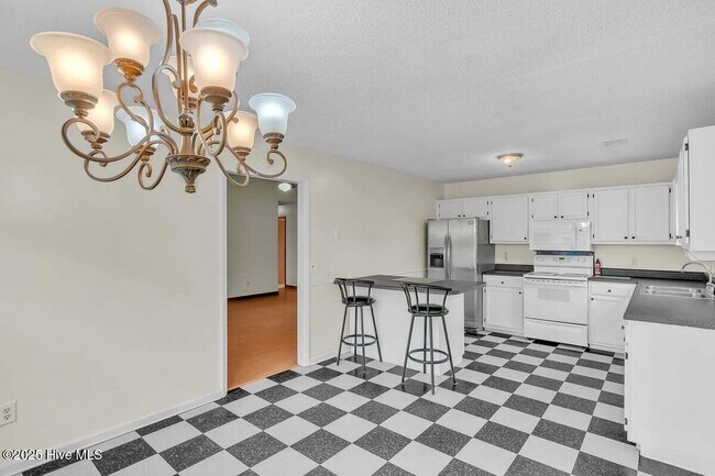 Building Photo - 295 Riggs Rd