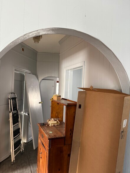 Building Photo - 451 Oak St